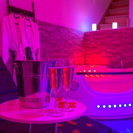 Love Room - Suite Romantique Avec Spa Privatif Le Puy-en-Velay エクステリア 写真