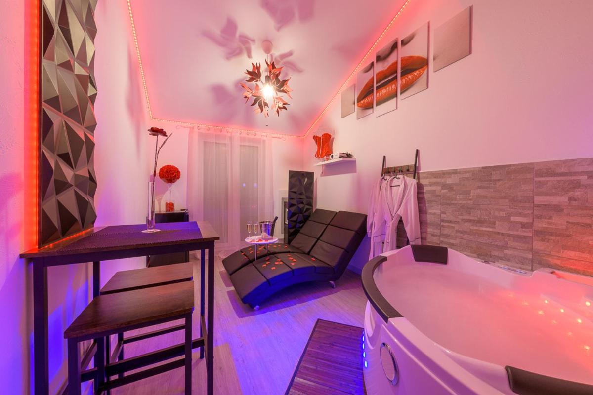 Love Room - Suite Romantique Avec Spa Privatif Le Puy-en-Velay エクステリア 写真