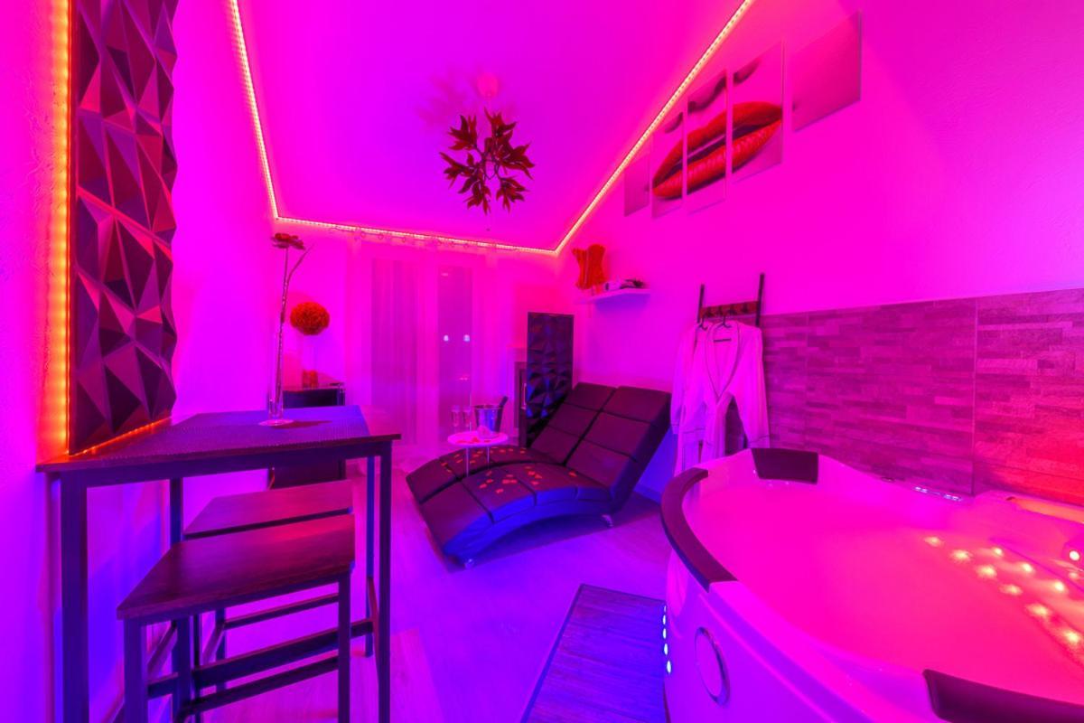 Love Room - Suite Romantique Avec Spa Privatif Le Puy-en-Velay エクステリア 写真
