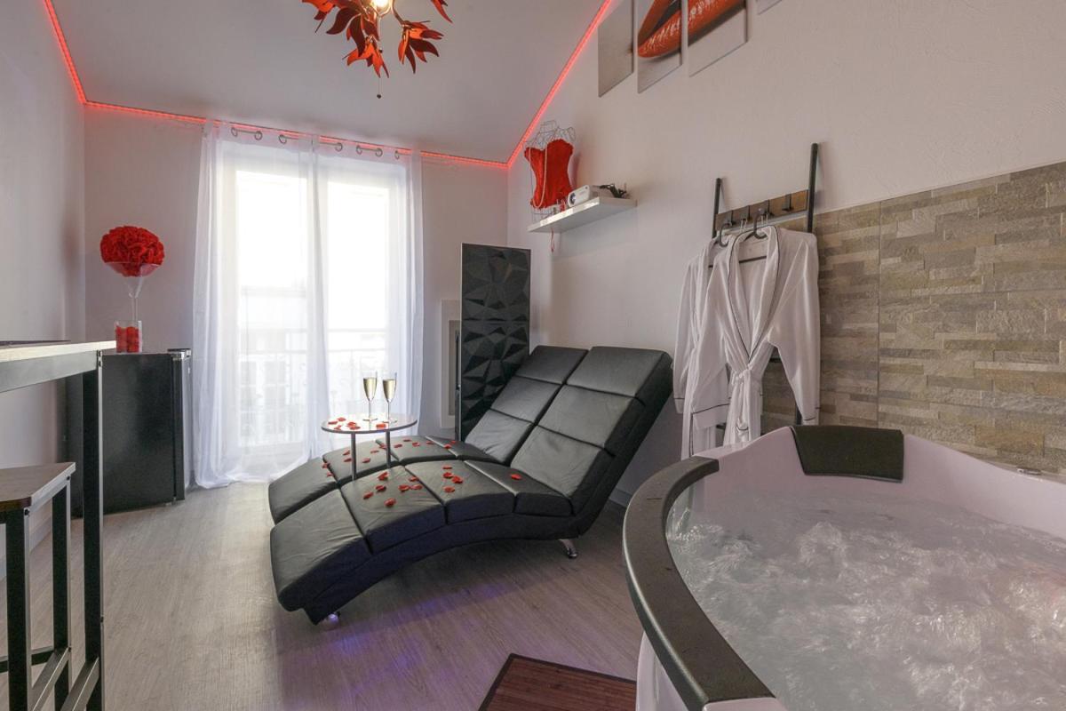 Love Room - Suite Romantique Avec Spa Privatif Le Puy-en-Velay エクステリア 写真