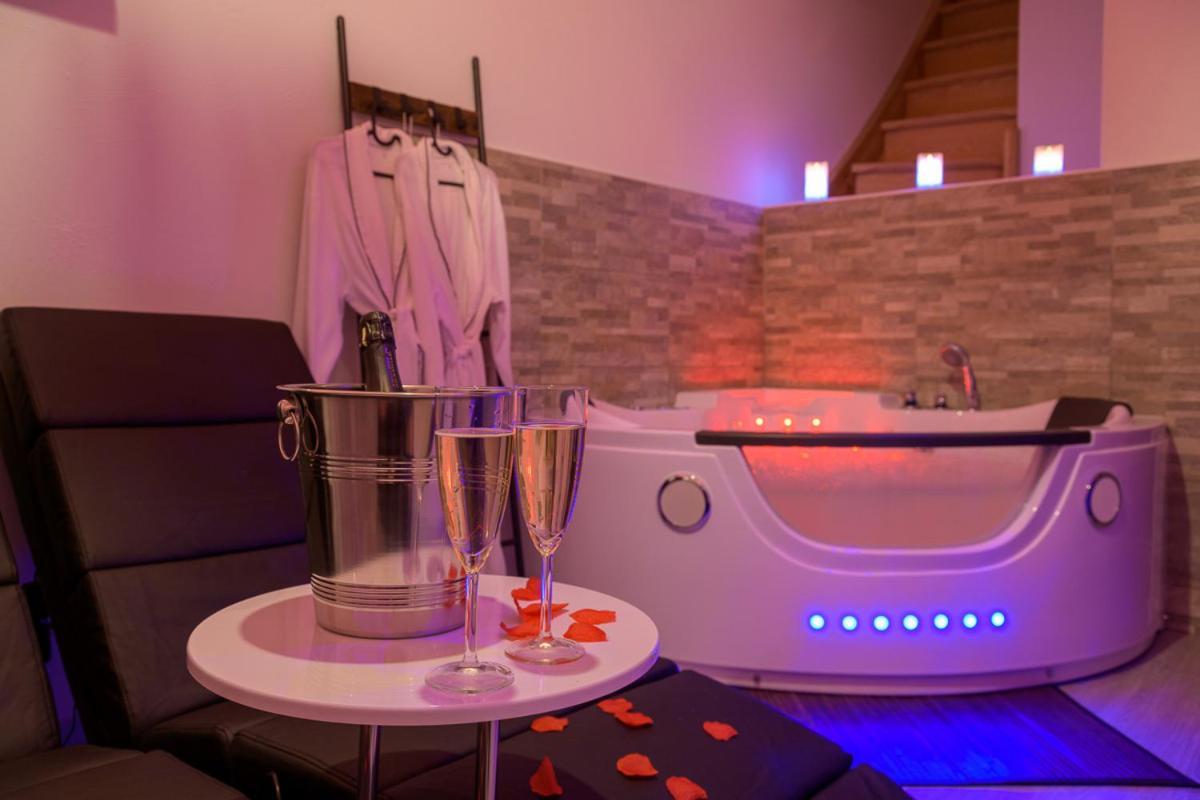 Love Room - Suite Romantique Avec Spa Privatif Le Puy-en-Velay エクステリア 写真