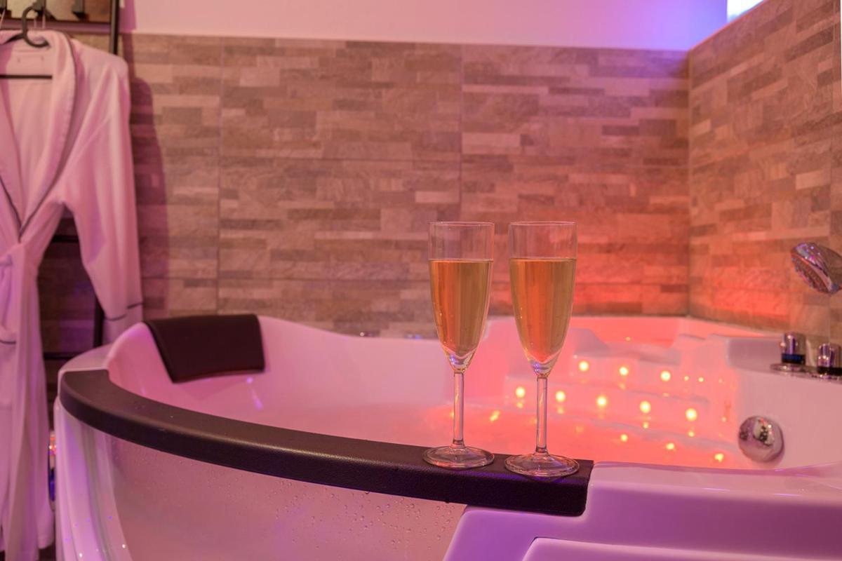 Love Room - Suite Romantique Avec Spa Privatif Le Puy-en-Velay エクステリア 写真
