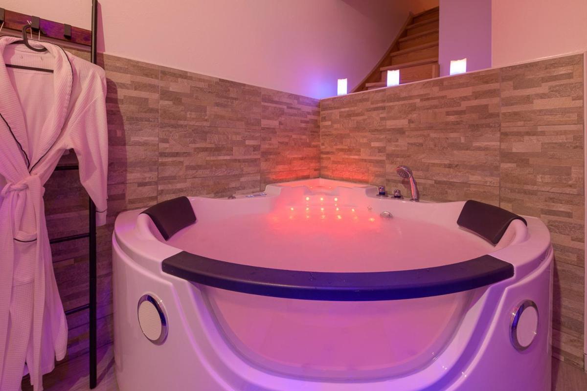 Love Room - Suite Romantique Avec Spa Privatif Le Puy-en-Velay エクステリア 写真