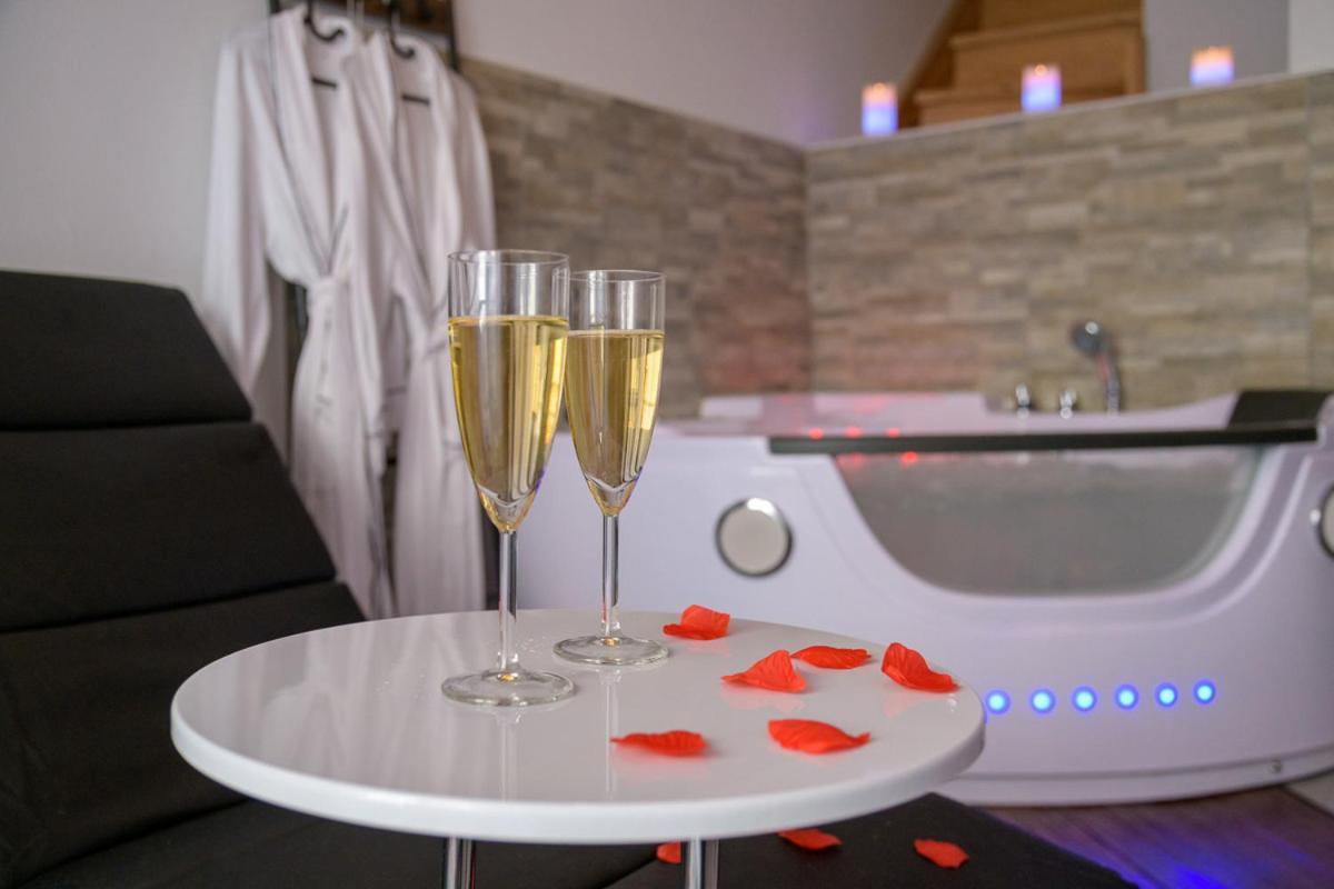Love Room - Suite Romantique Avec Spa Privatif Le Puy-en-Velay エクステリア 写真