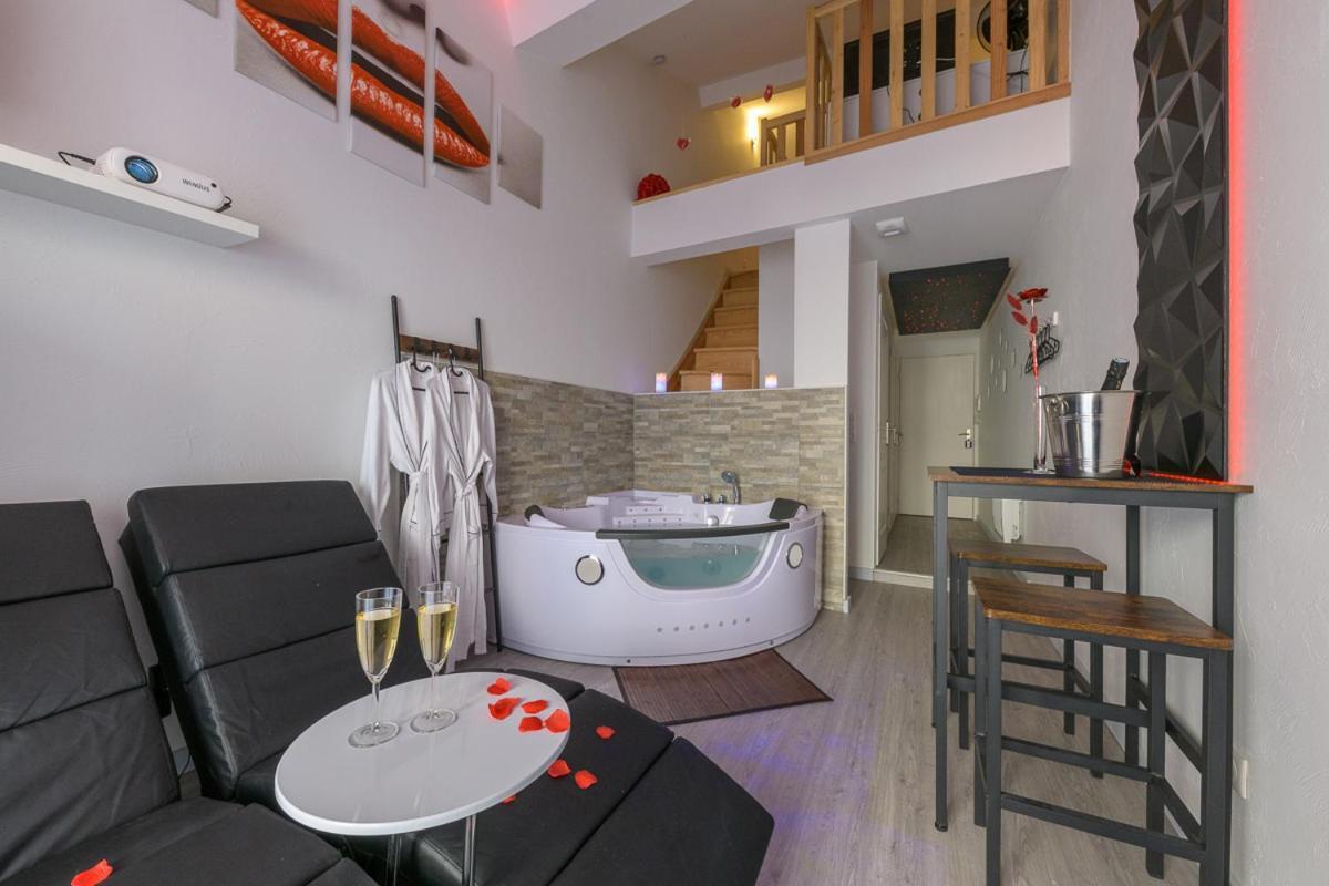 Love Room - Suite Romantique Avec Spa Privatif Le Puy-en-Velay エクステリア 写真